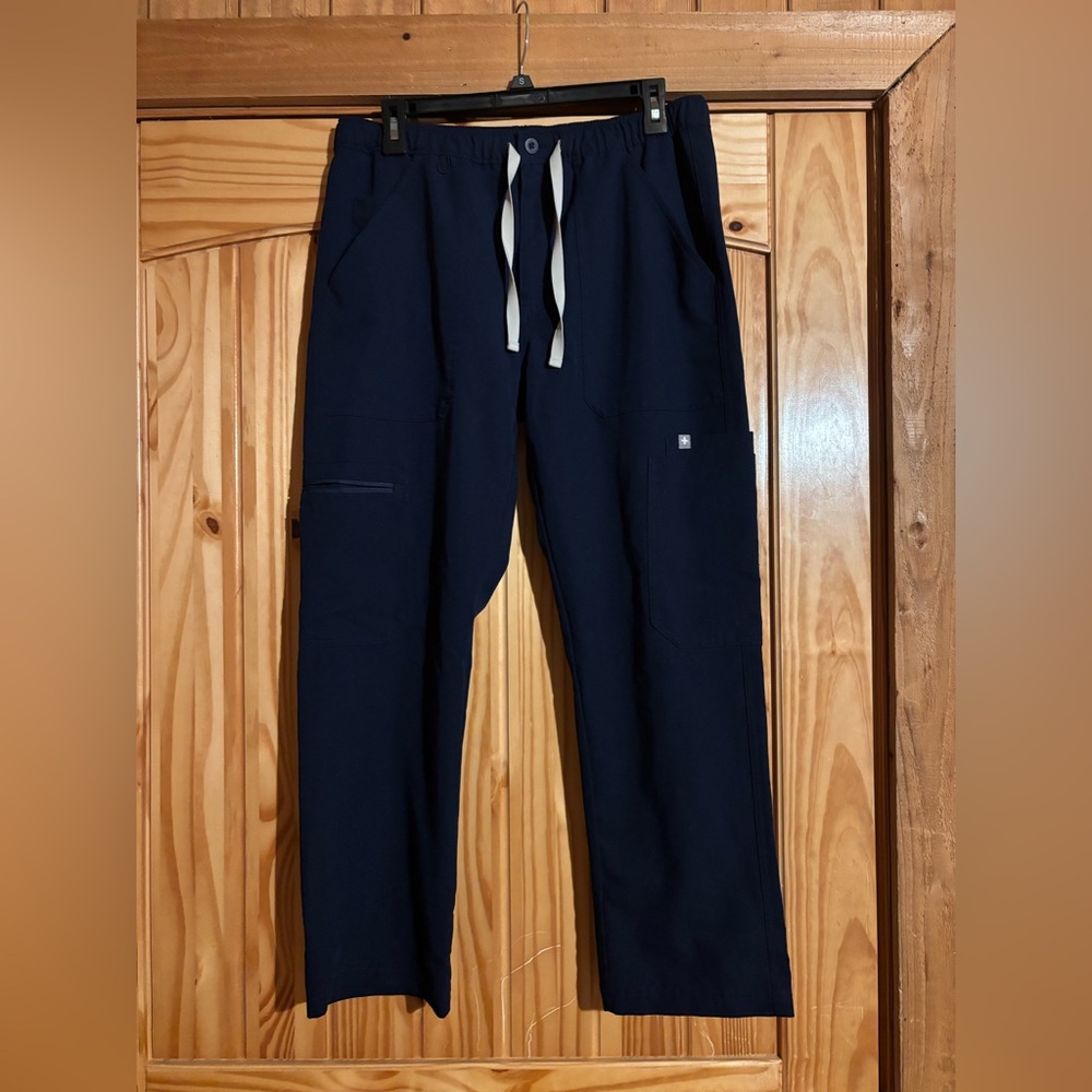 Figs Mens Navy Cargo Scrubs - Medium Short (M/S)
